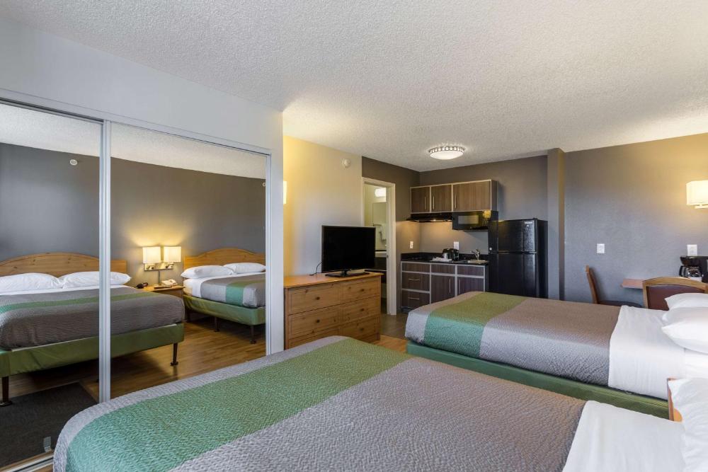 Quadruple Room - Disability Access - Non-Smoking interior
